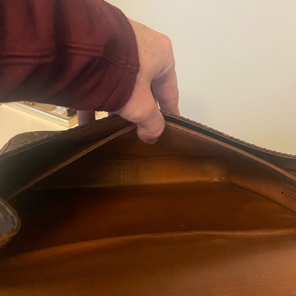 LOUIS VUITTON MONOGRAM CANVAS CARTOUCHIERE GM- COA INCLUDED - Picture 6 of 16